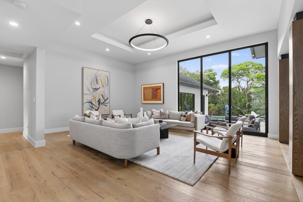 3206 Thousand Oaks Drive