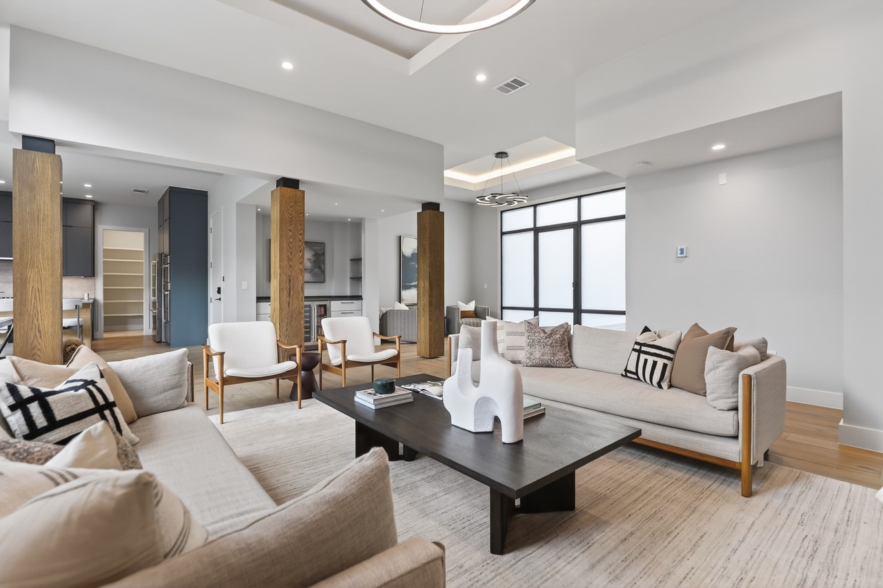 3206 Thousand Oaks Drive