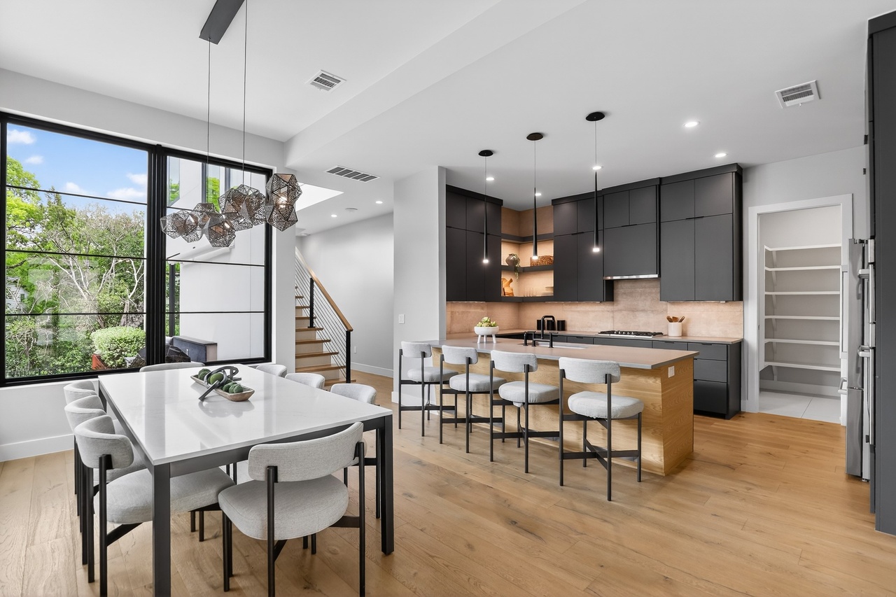 3206 Thousand Oaks Drive