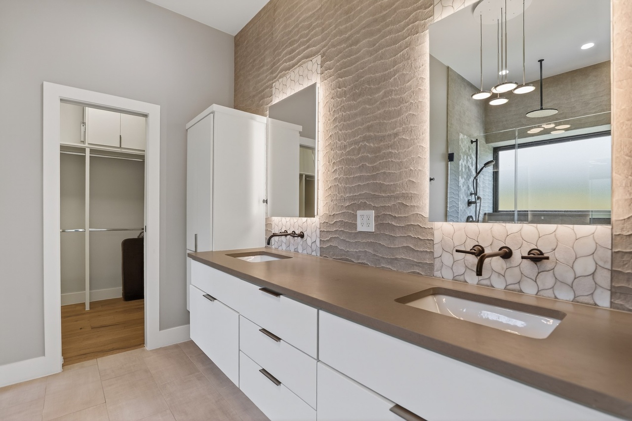 3206 Thousand Oaks Drive