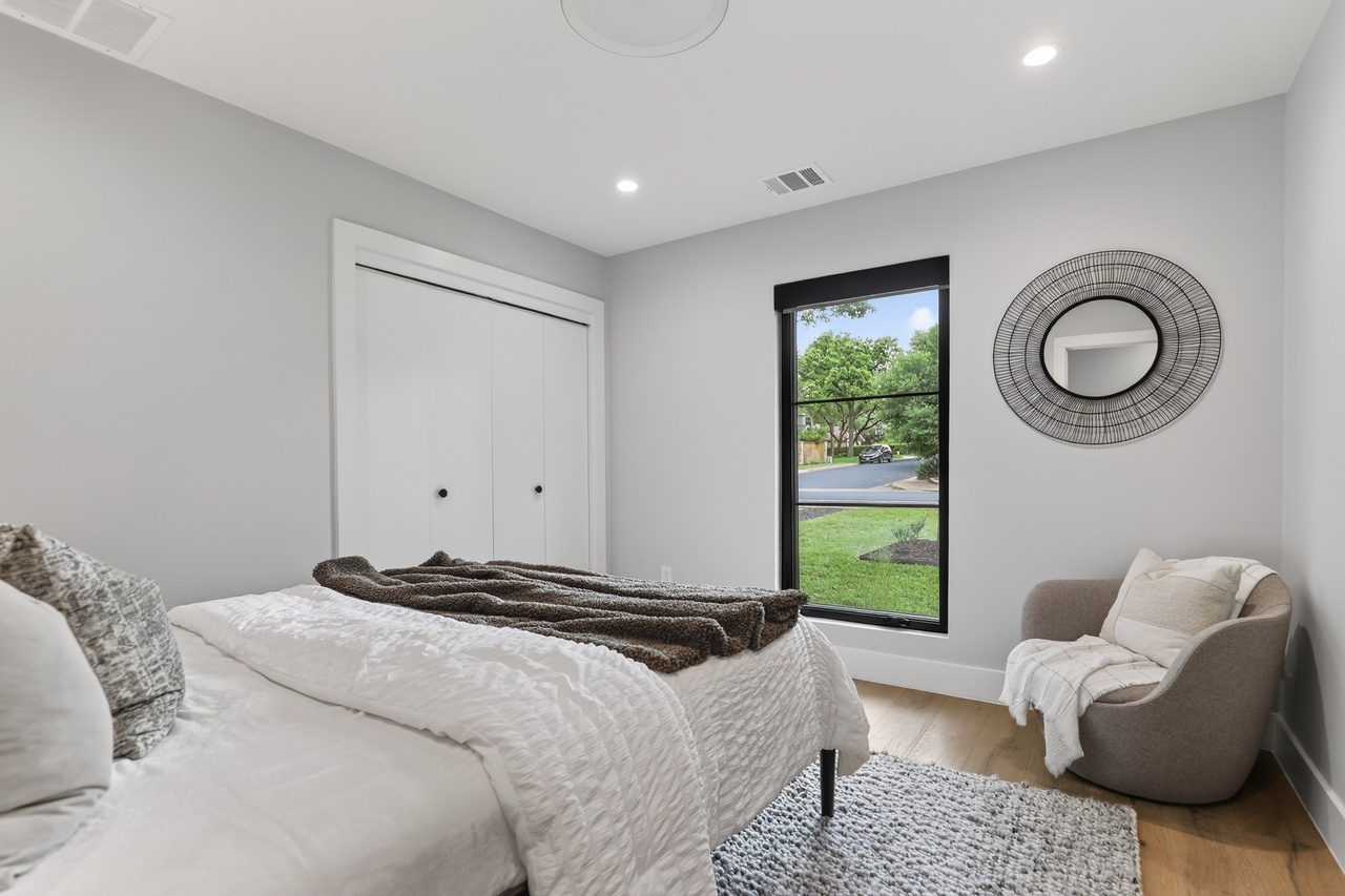 3206 Thousand Oaks Drive