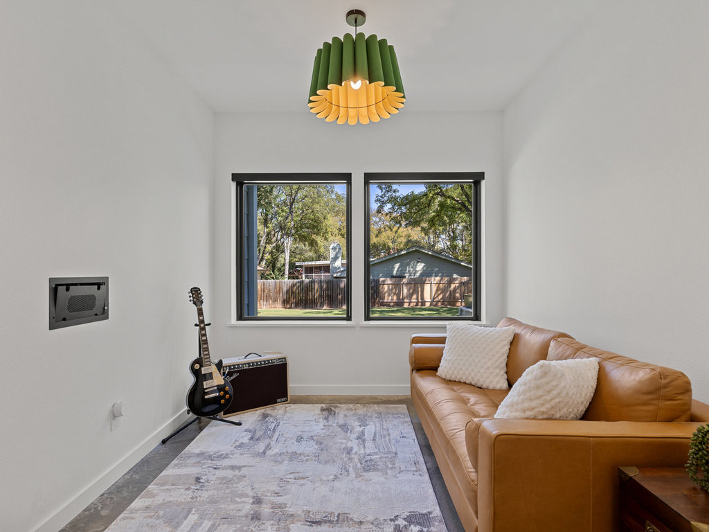 1600 Barton Hills Dr